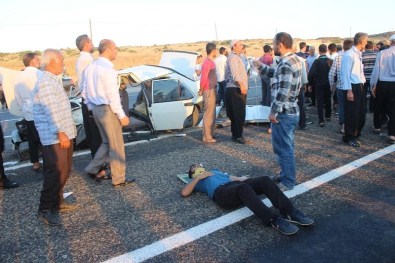 Gaziantep'te Minibüs İle Otomobil Çarpıştı Açıklaması 1 Ölü, 10 Yaralı