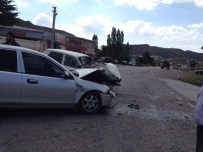 İSKILIPLI ATıF HOCA - İskilip'te Trafik Kazası Açıklaması 2 Yaralı