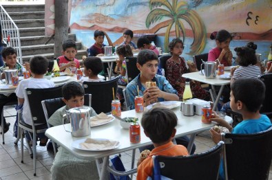 İslahiye Müftülüğü Yetimleri Sevindirdi