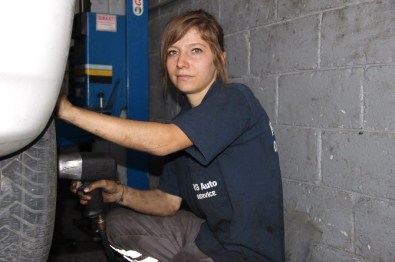 Sanayi Sitesini Kibarlaştıran Kız