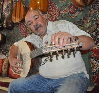 Sivas'ın TEK Ud Ustası 35 Yıldır Sanatını İcra Ediyor