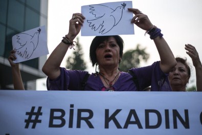 Antalya Kadın Platformu Üyelerinden Eylem