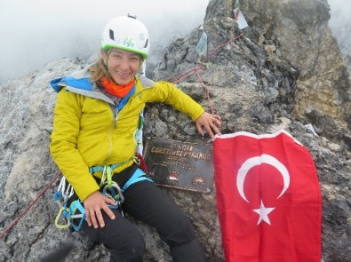 Carstenz Dağına Tırmanan İlk Ve TEK Türk Yurda Döndü