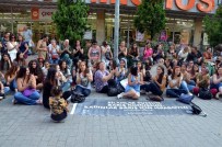 KADIN PLATFORMU - Eskişehir'de Kadınlar Barış İçin Oturma Eylemi Yaptı