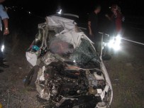 ERCAN ÇİMEN - Kayseri'de Otomobille Kamyonet Çarpıştı Açıklaması 3 Ölü, 2 Yaralı