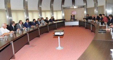 Kılıçdaroğlu, Doğu Ve Güneydoğu İllerinden Gelen Ticaret Ve Sanayi Odası Başkanlarıyla Görüştü