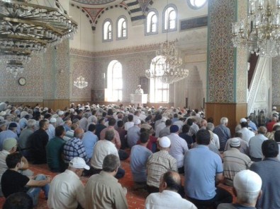 Müftü Emen 'Dua Etmek, İnsanın Ruhi İhtiyacıdır'