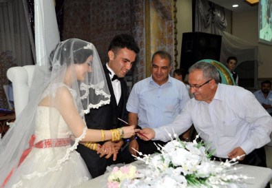 Bilecik Valisi Ve Garnizon Komutanı'ndan Şehit Oğluna Nikah Şahitliği