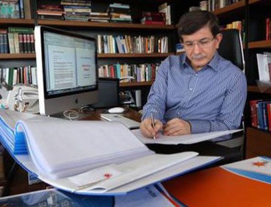 Davutoğlu'nun masasındaki son anket