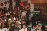 DEMET AKALIN - Demet Akalın Tatilcileri Coşturdu