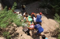 LOKMAN HEKIM - Fethiye'de Kayalıklara Düşen Tatilciyi UMKE Ekipleri Kurtardı