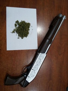 Manavgat'ta Esrar Ve Pompalı Tüfek Ele Geçirildi