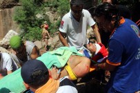 KELEBEKLER VADİSİ - Şelaleden Düşerek Yaralanan Tatilciyi UMKE Kurtardı