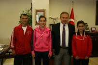 ALI FIDAN - Vali Avrupa Şampiyonu Halterci Kızları Ödüllendirdi