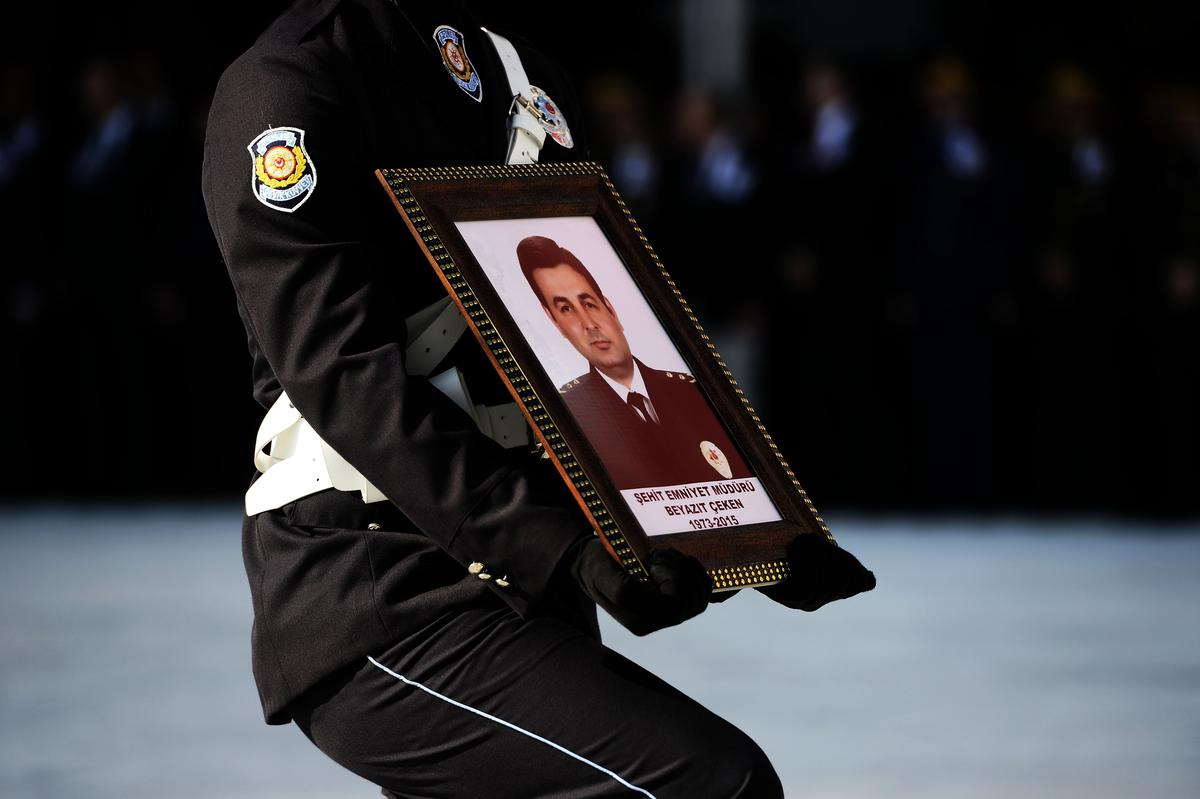 Şehit polise son görev