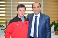 Avrupa Halterine 'Yıldırım' Damgası