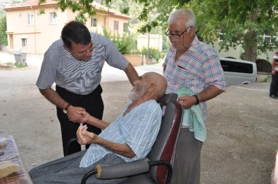 Başkan Turgut'tan 105'Lik Mehmet Dede'ye Ziyaret