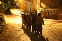 SES BOMBASI - Cezaevi Binasına SES Bombası Atıldı