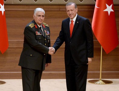 Orgeneral Necdet Özel'e Devlet Şeref madalyası