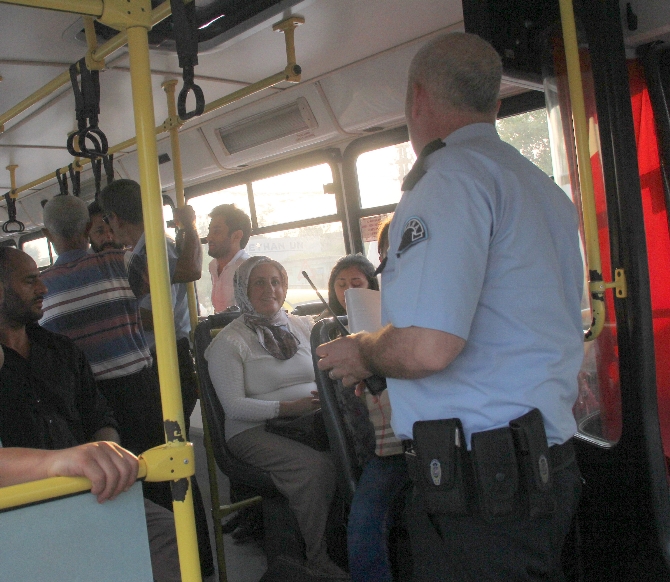 Belediye otobüsünde canlı bomba paniği