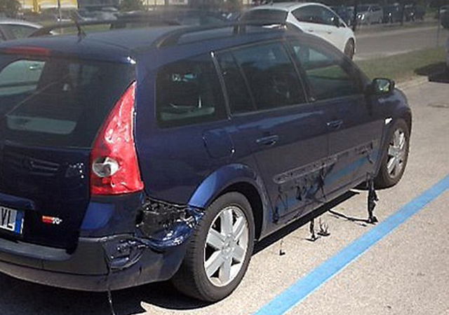 Sıcaklar arabayı eritti