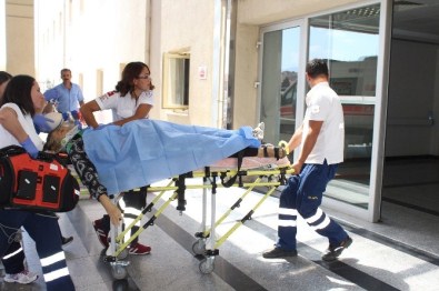 Kamyonun Altında Kalan Yaşlı Kadın Kaldırıldığı Hastanede Öldü