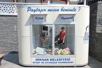 Kumbarada Toplanan Kitaplar Adana'ya Gönderildi