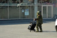 ŞÜPHELİ ÇANTA - Şüpheli Çantadan Bez Parçaları Çıktı