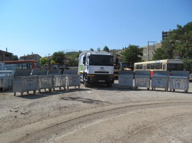 Turhal'da Köylere Çöp Konteyneri Dağıtıldı