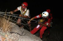 KELEBEKLER VADİSİ - Uçurumda Mahsur Kalan Tatilci Kurtarıldı