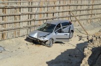 Adıyaman'da Otomobil Şarampole Yuvarlandı Açıklaması 2 Yaralı