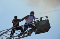 GÜMÜŞSU - Belediye Başkanı Yangına Müdahale Etti