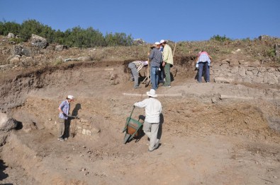 Burdur'da Bin 800 Yıllık Hamam Bulundu