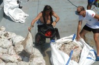BÜYÜK ADA - Denizden Çuvalla Moloz Çıkardılar