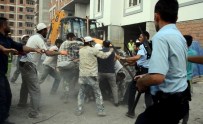 İNŞAAT İŞÇİLERİ - Erzurum'da İnşaat İşçileri Arasında Kavga Açıklaması 3 Yaralı