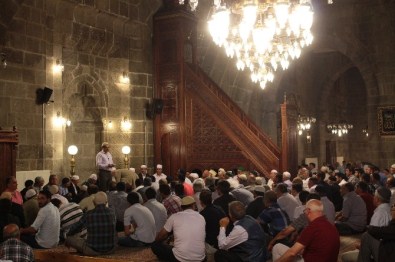 Erzurum'da Şehitler İçin Okunan Hatmi Şeriflerin Duası Yapıldı
