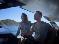 DEMET AKALIN - Mustafa Sandal Tekne Kaptanı Oldu