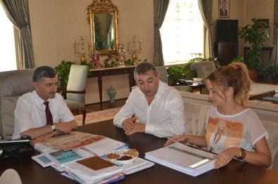 Spil Dağına Yapılacak Otellerin Ön Projesi Vali Bektaş'a Sunuldu