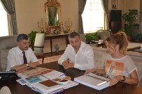 TELEFERİK HATTI - Spil Dağına Yapılacak Otellerin Ön Projesi Vali Bektaş'a Sunuldu