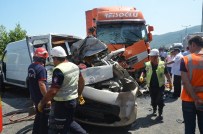 TEM'i Kitleyen Kaza Açıklaması 2 Yaralı