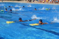 YÜZME KURSU - Yüzme Kursu İkinci Dönem Eğitimine 750 Öğrenci Katıldı