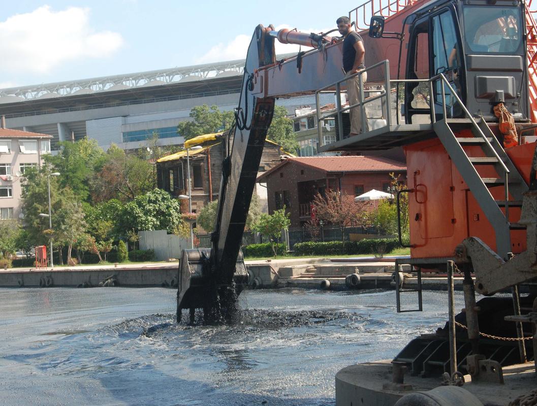 Kurbağalıdere'deki temizlik çalışmaları