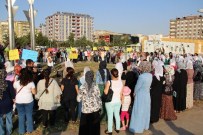 Diyarbakır'da Anneler 'Barış Zinciri' Oluşturdu