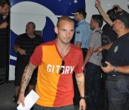 FELIPE MELO - Galatasaray Kafilesi Sivas'ta Coşkuyla Karşılandı