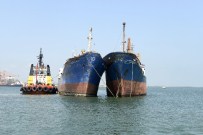 YAT LİMANI - İki Gemi Batmaktan Son Anda Kurtarıldı