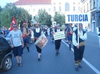 YAPRAK SARMA - Tokat Halk Oyunları Ekibi Romanya'da
