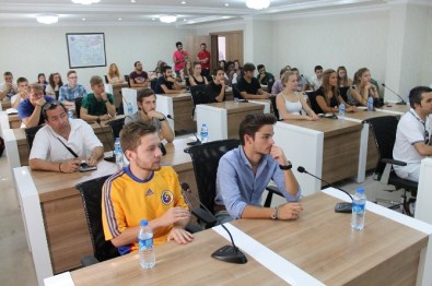 Yabancı Öğrenciler Niğde'nin Meydanında Çevre Gösterisi Sundu