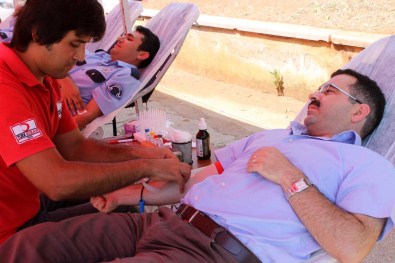 Yayladağı'nda Türk Kızılayı'na Kan Bağışı