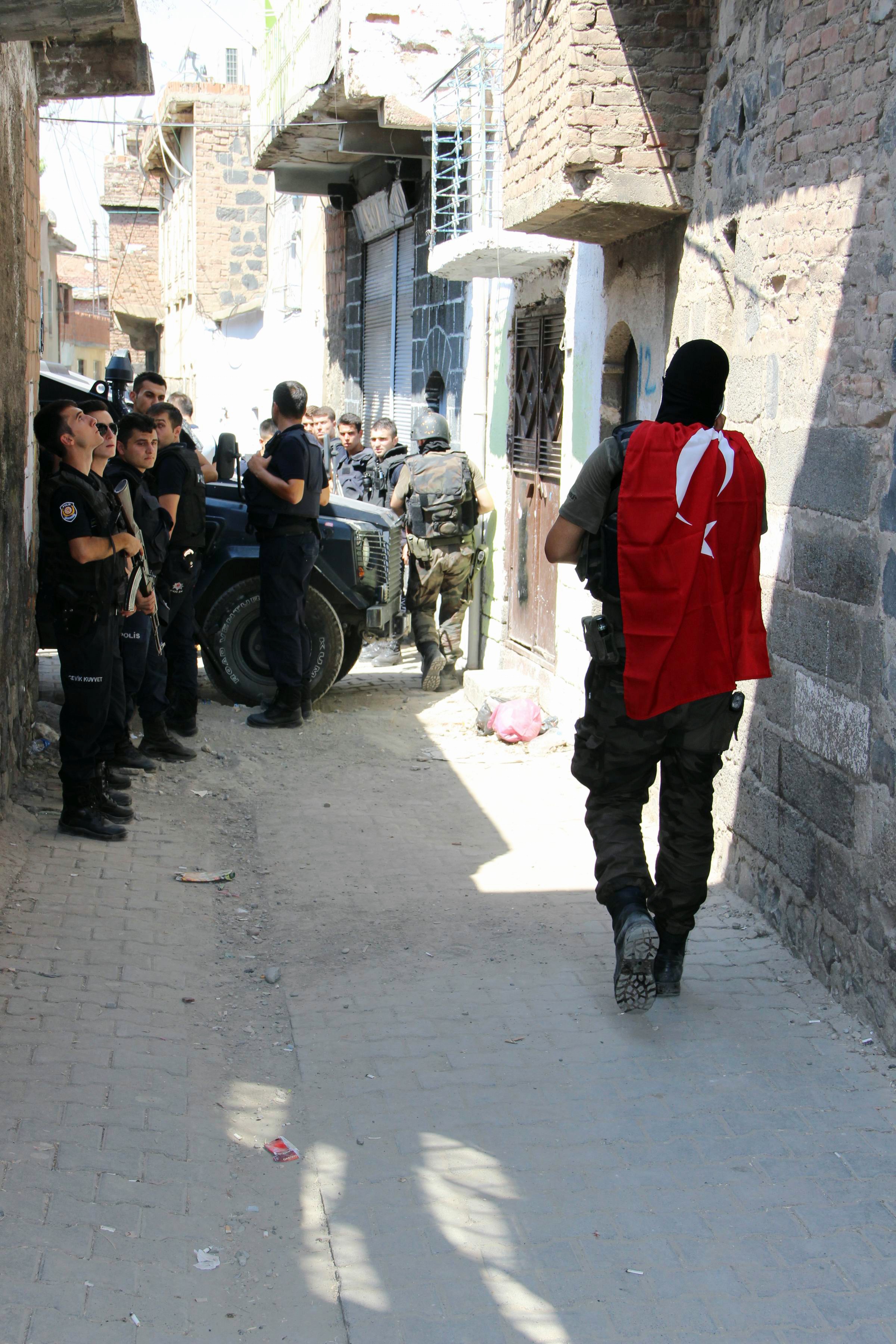 Diyarbakır'daki YDG-H operasyonu sürüyor