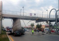 Ankara'da Kamyon Üst Geçide Çarptı